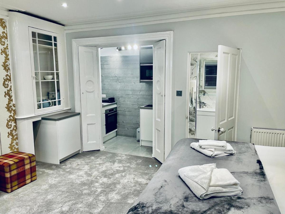 Deluxe Studios With Spa Included بورتسماوث المظهر الخارجي الصورة