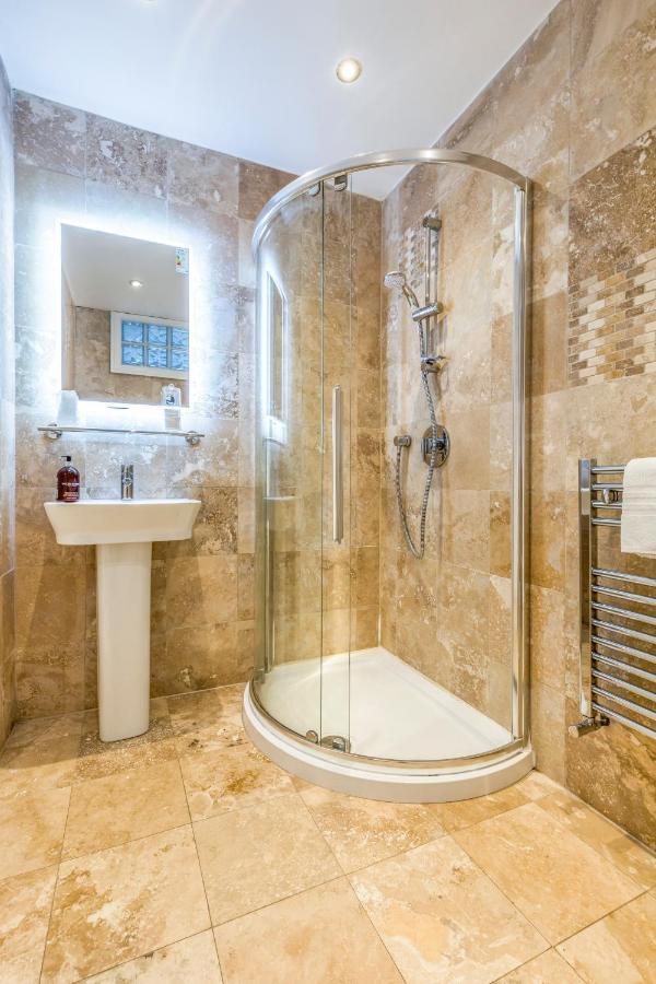 Deluxe Studios With Spa Included بورتسماوث المظهر الخارجي الصورة